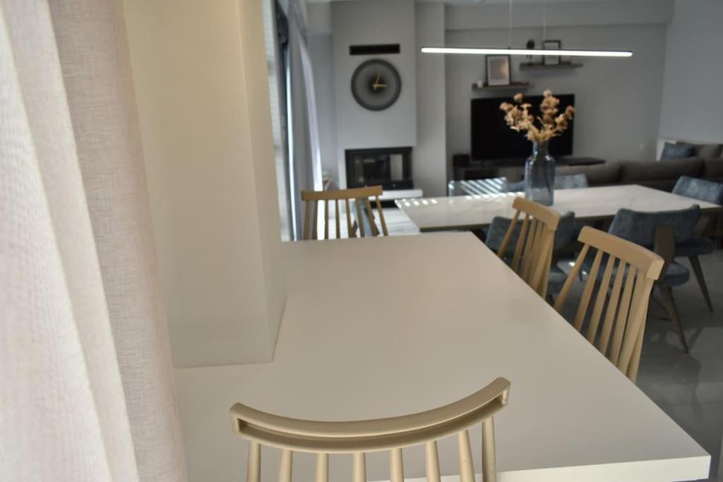 Modern Luxury Suite Kardítsa Eksteriør bilde